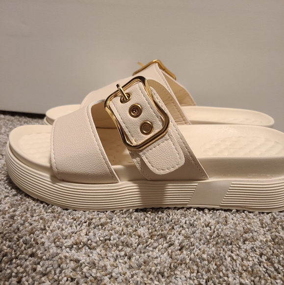 Platform Sandals - Picture 3 of 3